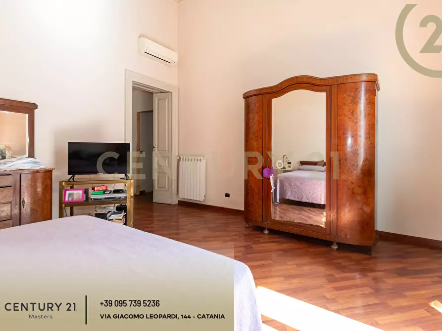 Immagine 89 di Pentalocale in vendita  in Via Etnea 196 a Catania