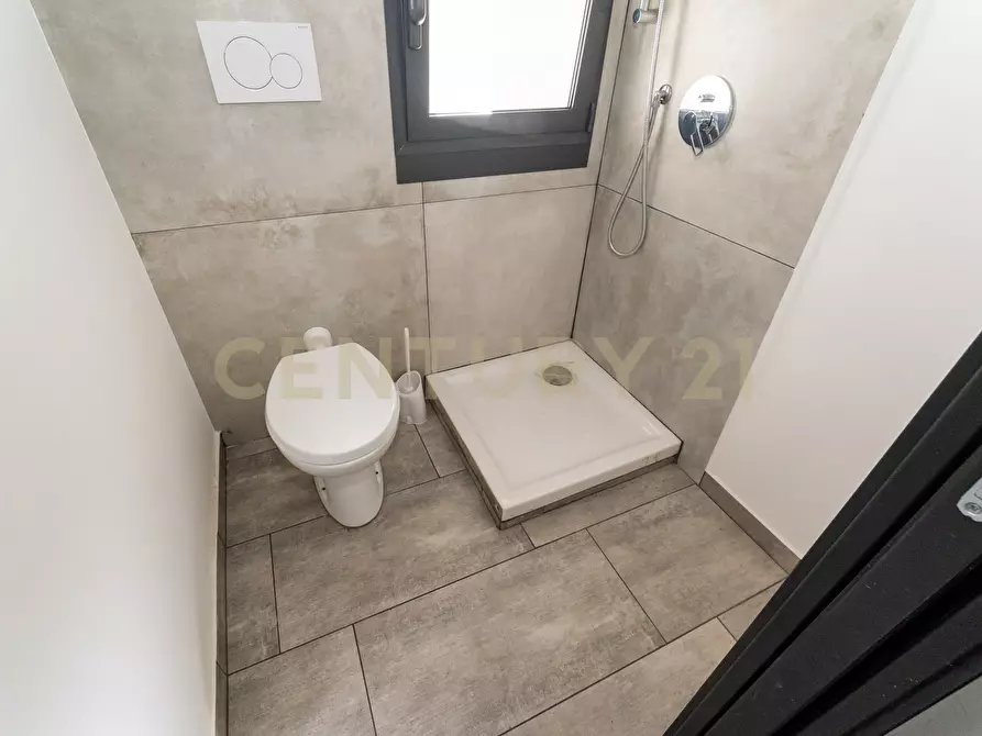 Immagine 26 di Locale commerciale in vendita  in Via Mario Sangiorgi 56 a Catania