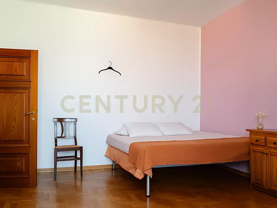 Immagine 9 di Pentalocale in vendita  in via primo maggio 24 a Abbadia San Salvatore