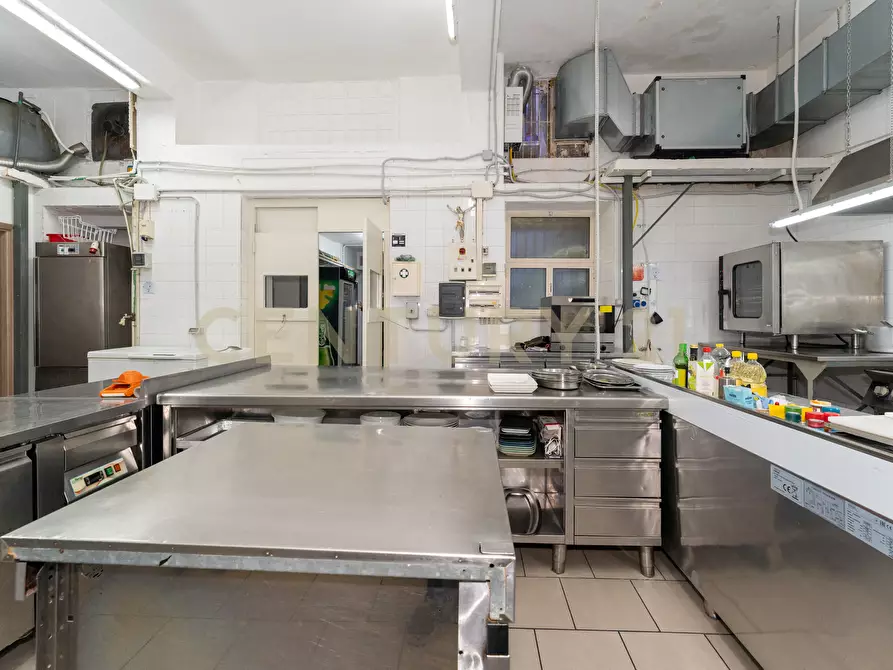 Immagine 40 di Bar / Ristorante in vendita  in Via Vincenzo Giuffrida a Catania