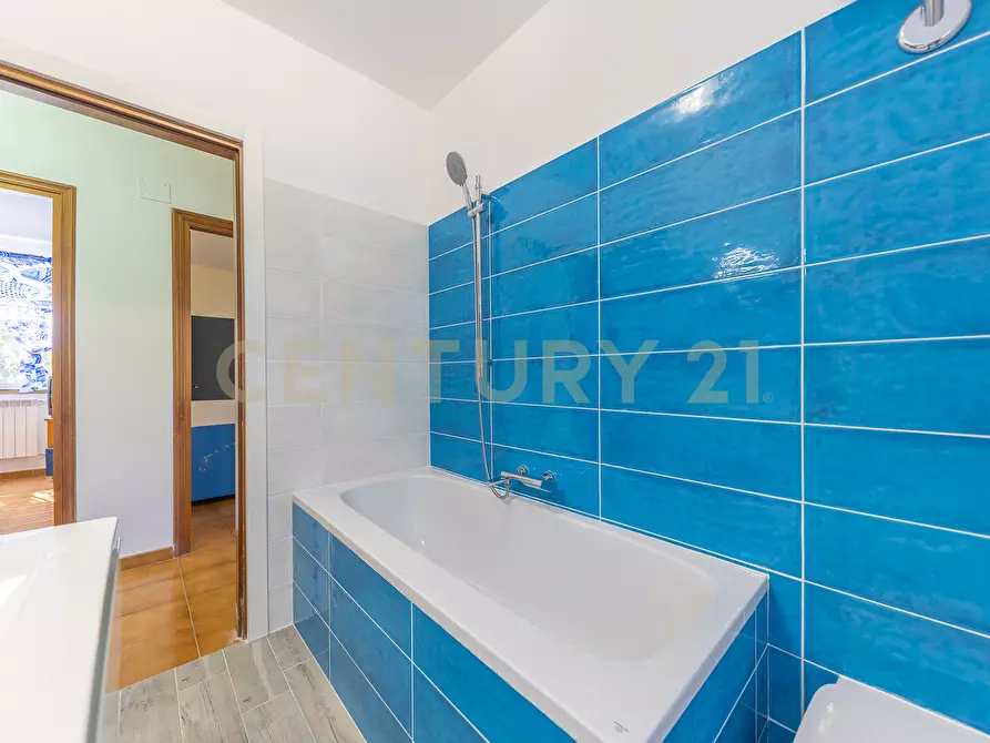 Immagine 15 di Villa in vendita  in Strada Isola Bella 43 a Latina