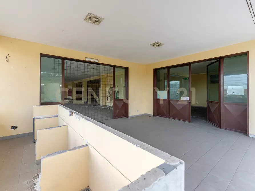Immagine 6 di Showroom in vendita  in Via delle Scuole 1 a Aci Castello