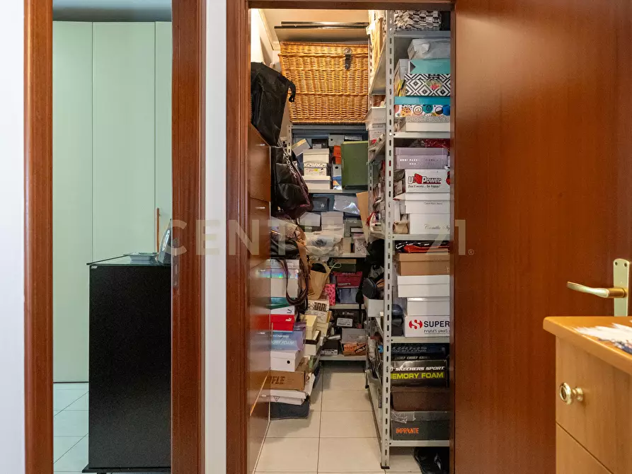 Immagine 20 di Pentalocale in vendita  in Viale Nitta 12A a Catania