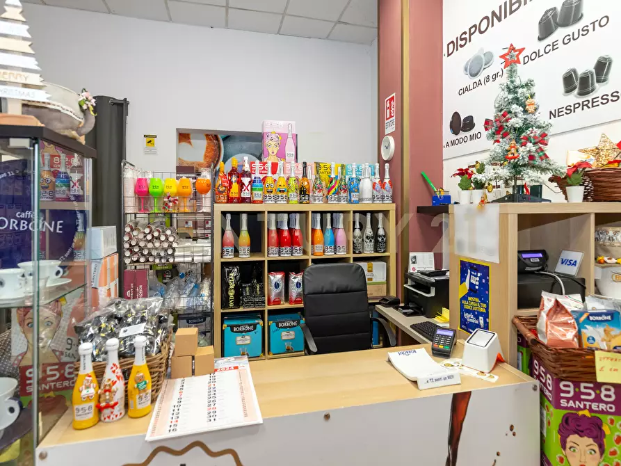 Immagine 10 di Locale commerciale in vendita  in Via Principe Nicola 27C, 29 a Catania