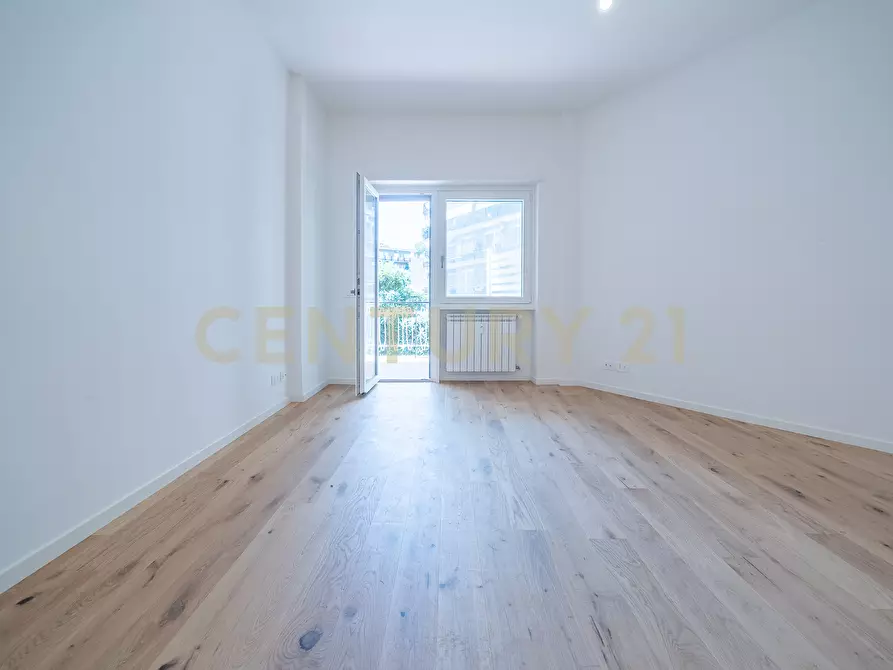 Immagine 3 di Trilocale in vendita  in Via Carlo Dossi 80 a Roma
