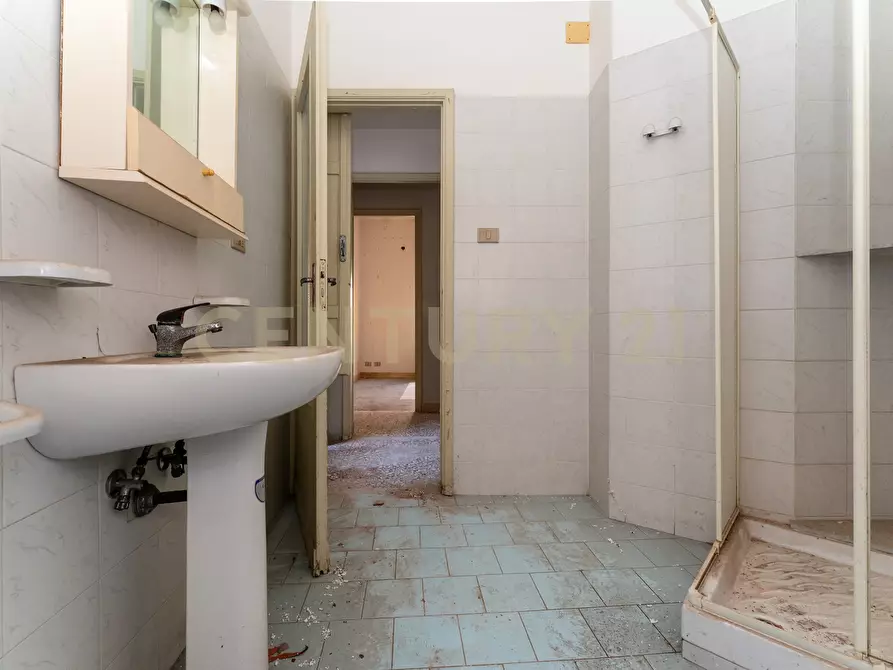 Immagine 30 di Pentalocale in vendita  in Piazza Spedini 8 a Catania