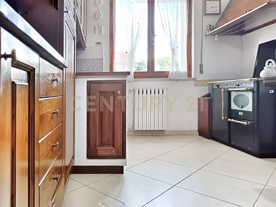 Immagine 12 di Pentalocale in vendita  in Via della Rupe 47 a Abbadia San Salvatore