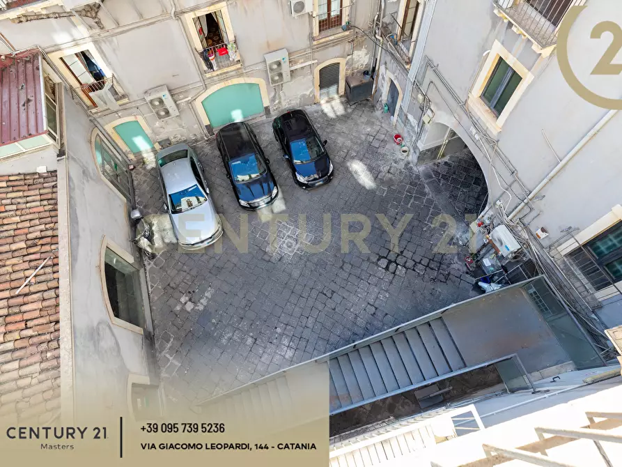 Immagine 68 di Pentalocale in vendita  in Via Etnea 196 a Catania