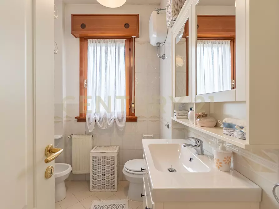 Immagine 30 di Quadrilocale in vendita  in Via Moggio Udinese 28 a Roma