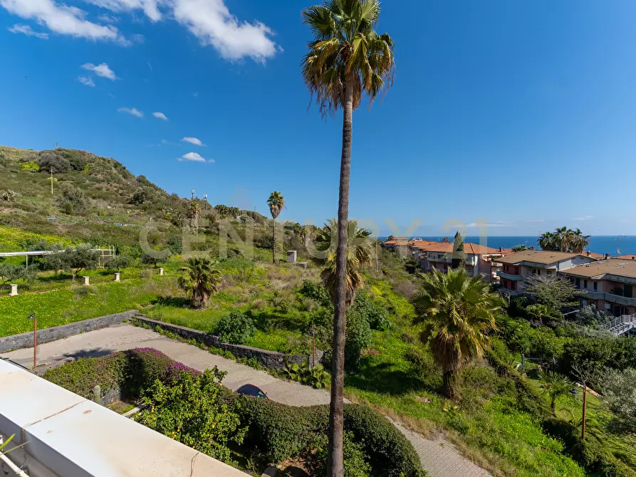 Immagine 65 di Appartamento in vendita  in Via Stazione 12 a Aci Castello