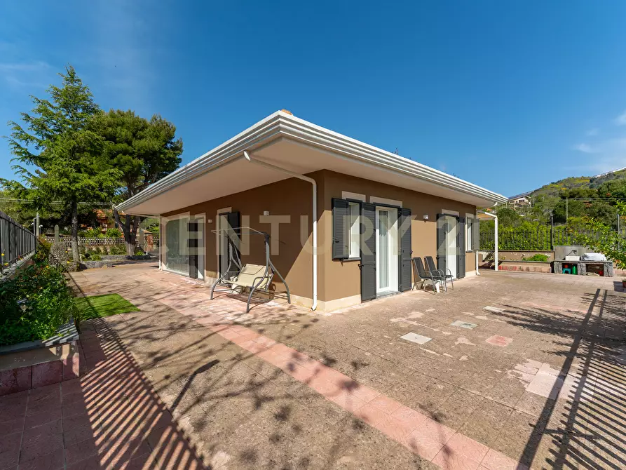 Immagine 43 di Villa in vendita  in Via Palermo 82 a Nicolosi