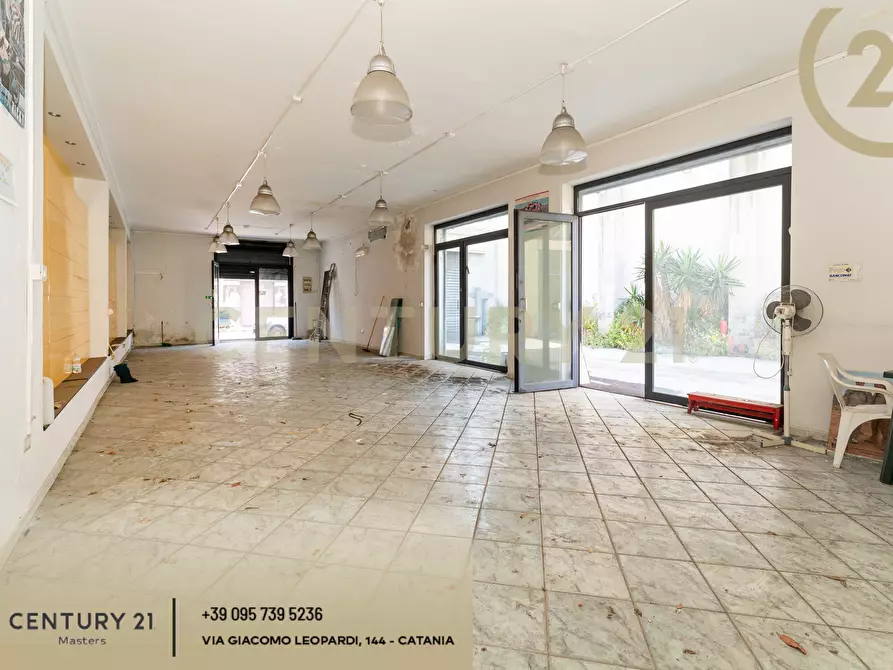 Immagine 23 di Locale commerciale in vendita  in Via Duca Degli Abruzzi 231 a Catania