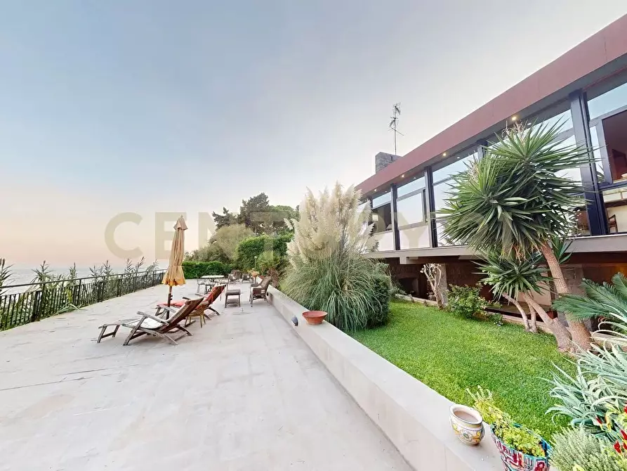 Immagine 4 di Villa in vendita  in Via Garitta 62 a Acireale