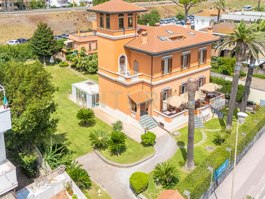 Immagine 1 di Villa in vendita  in Via Aurelia 393 a Santa Marinella