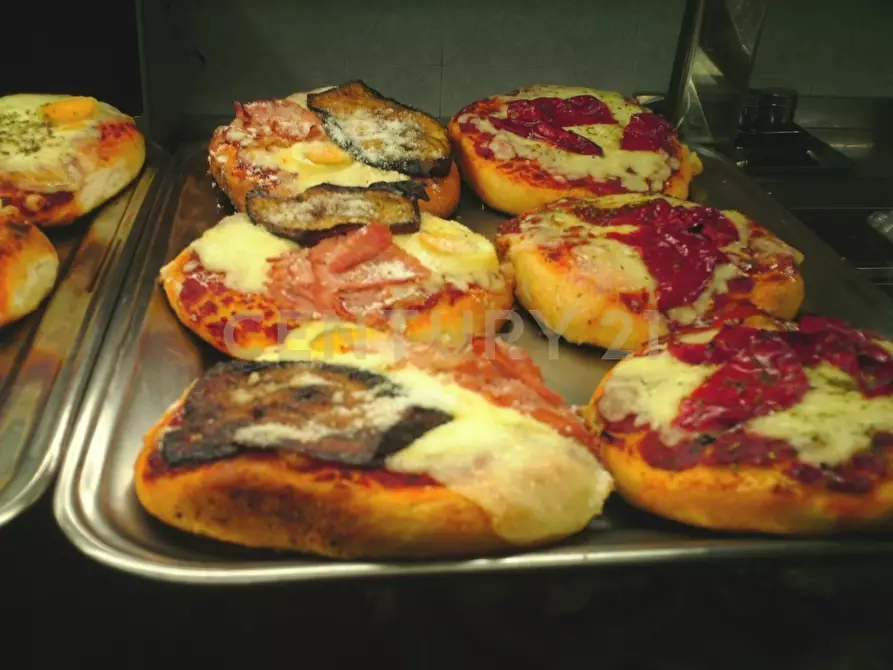 Immagine 25 di Pizzeria / Pub in vendita  in Via della Regione 1 a San Giovanni La Punta
