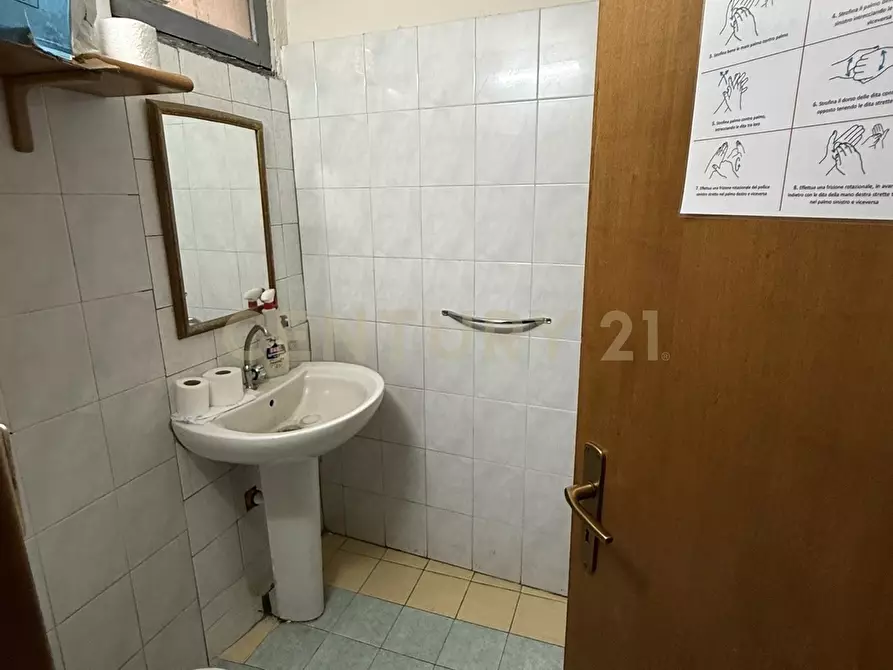 Immagine 25 di Attività commerciale in vendita  in Via Filocomo 25 a Catania