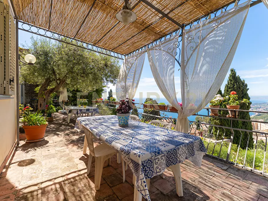 Immagine 15 di Villa in vendita  in Via Leonardo Da Vinci 5 a Taormina