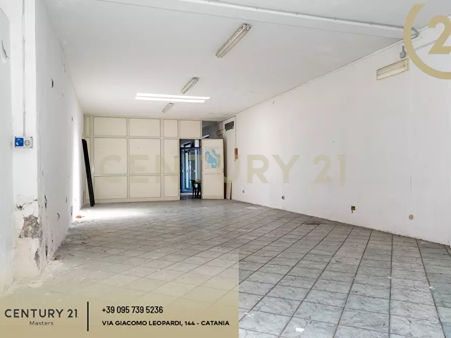 Immagine 12 di Locale commerciale in vendita  in Via Duca Degli Abruzzi 231 a Catania