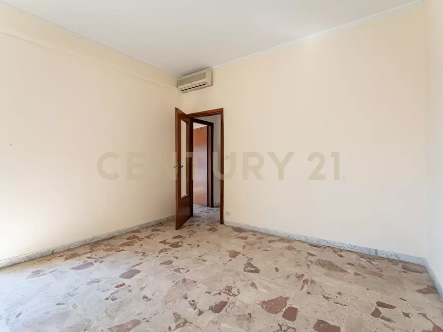 Immagine 14 di Pentalocale in vendita  in Via Carnazza 2 a Tremestieri Etneo