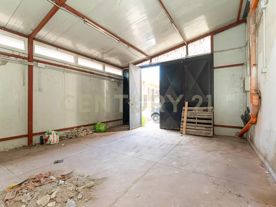 Immagine 17 di Garage in vendita  in Via Antonio de Curtis 27 a Misterbianco