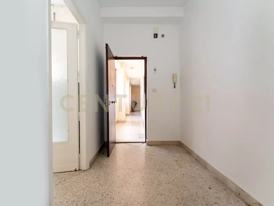 Immagine 12 di Pentalocale in vendita  in Via Antonino di Sangiuliano 54 a Catania