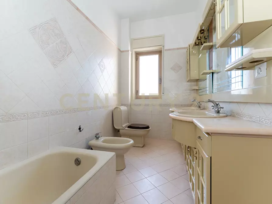 Immagine 40 di Quadrilocale in vendita  in Via Poggio D'Aquila 20 a Catania