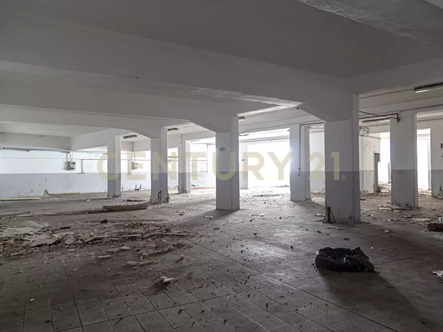 Immagine 27 di Locale commerciale in vendita  in Via Renato Fucini 10 a Catania