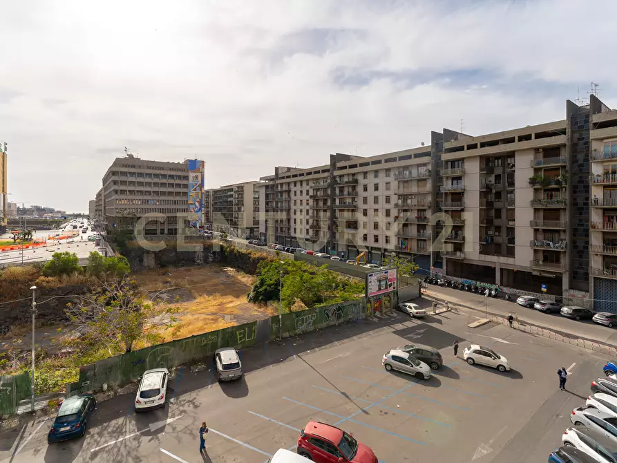 Immagine 24 di Pentalocale in vendita  in Corso Sicilia 64 a Catania