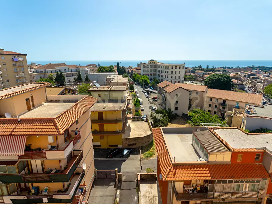 Immagine 36 di Pentalocale in vendita  in Via Salvatore Vigo 106 a Acireale