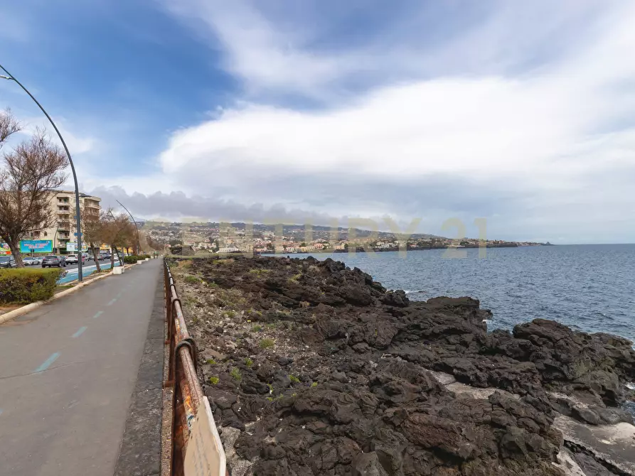 Immagine 42 di Garage in vendita  in Viale Artale Alagona 27 a Catania