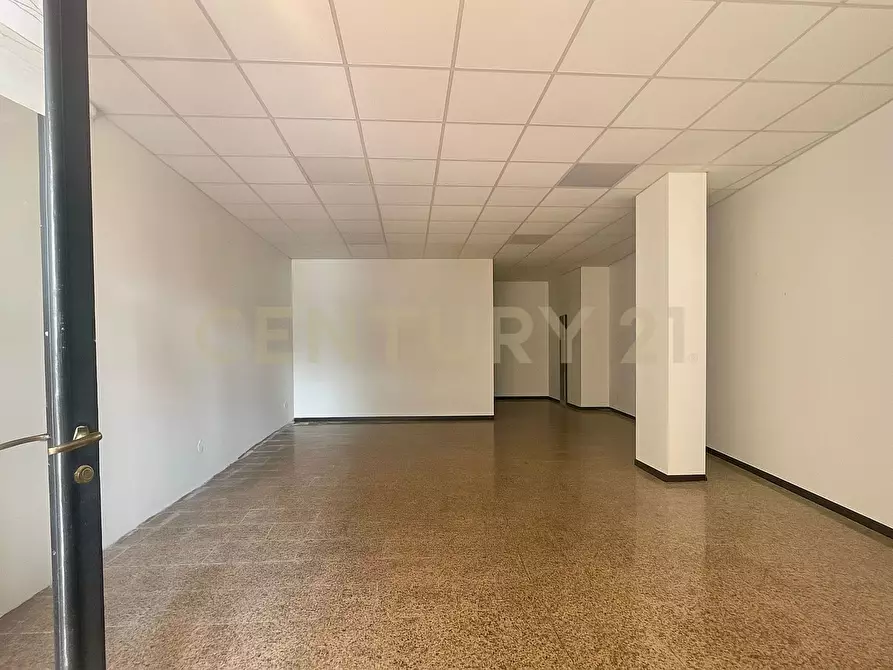 Immagine 6 di Locale commerciale in vendita  in Piazza Vittorio Emanuele a Nicolosi