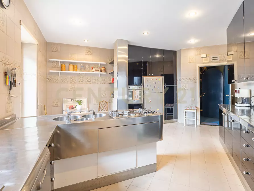 Immagine 9 di Attico in vendita  in Viale Cortina d'Ampezzo a Roma