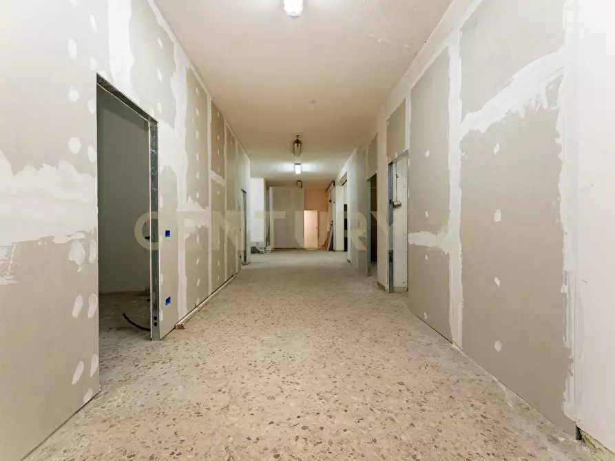 Immagine 26 di Pentalocale in vendita  in Via Duca Degli Abruzzi 54 a Catania