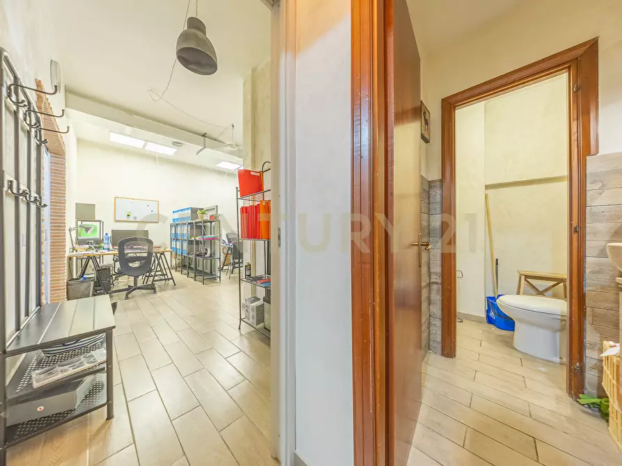 Immagine 16 di Locale commerciale in vendita  in VIA AUGUSTA GENINA 16 a Roma