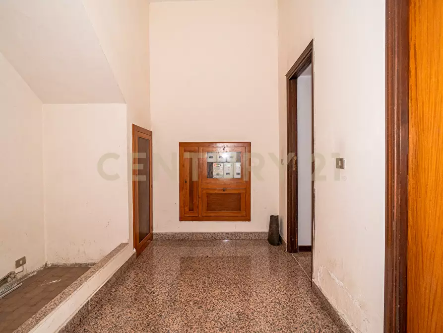 Immagine 5 di Pentalocale in vendita  in Via Pulei 49A a Mascalucia