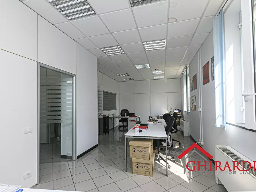 Immagine 13 di Ufficio in vendita  in Via Bombrini a Genova