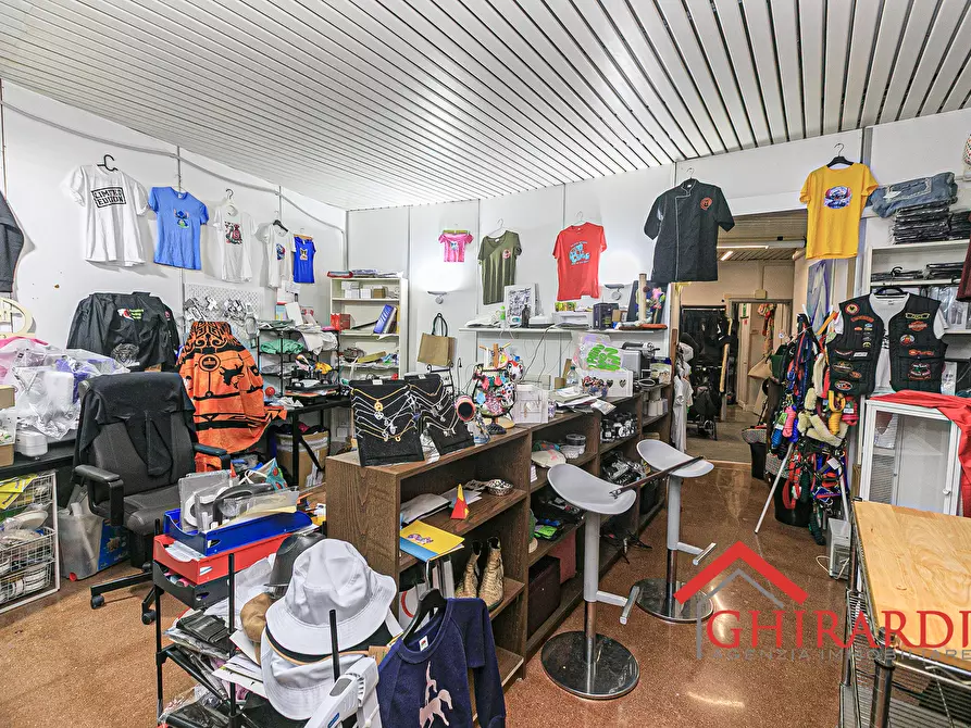 Immagine 4 di Attività commerciale in vendita  in VICO CAMPETTO 3/5 R a Genova