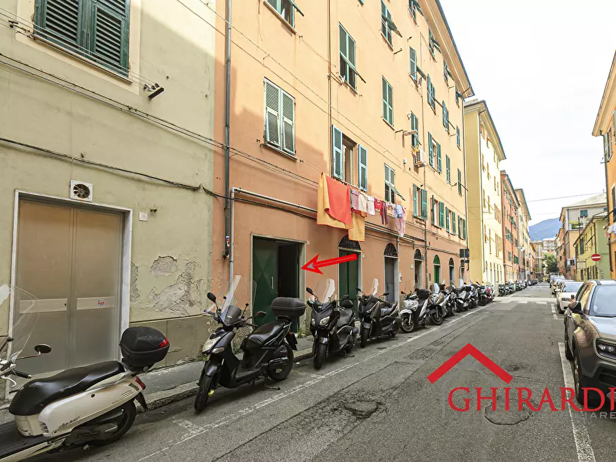 Immagine 13 di Locale commerciale in affitto  in Via Ursone da Sestri a Genova