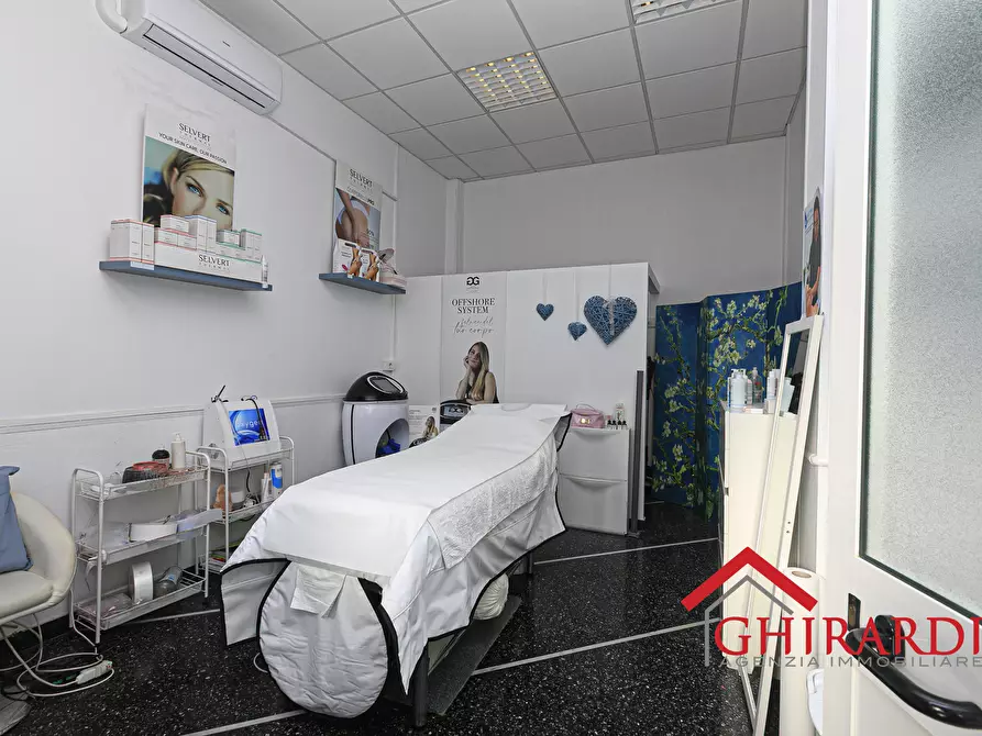 Immagine 7 di Attività commerciale in vendita  in VIA G. CALDESI 43R a Genova