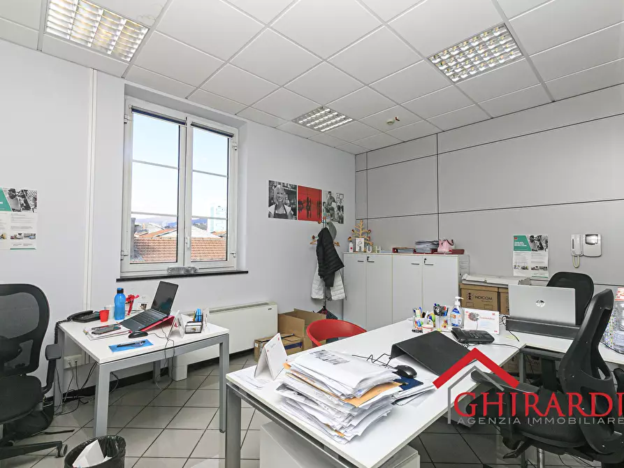 Immagine 10 di Ufficio in vendita  in Via Bombrini a Genova