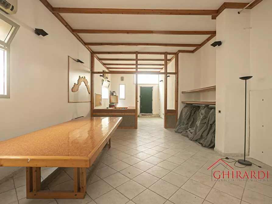 Immagine 11 di Magazzino in vendita  in VIA ANDREA DEL SARTO 46R a Genova