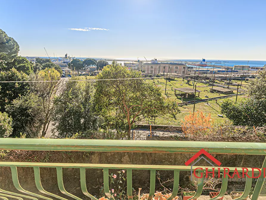 Immagine 39 di Quadrilocale in vendita  in VIA ANTICA ROMANA DI PEGLI 13 a Genova