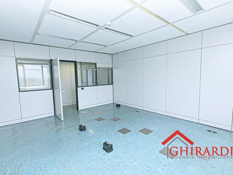 Immagine 12 di Ufficio in affitto  in VIA DE MARINI 1 a Genova