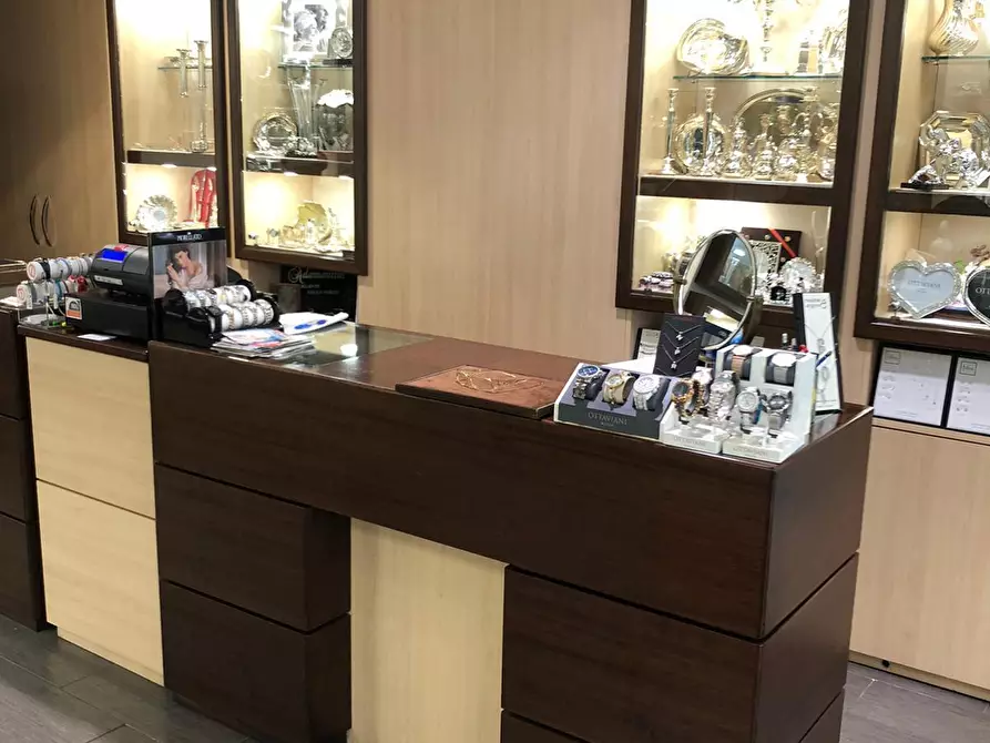 Immagine 9 di Locale commerciale in affitto  in VIA SESTRI 38R-40R a Genova