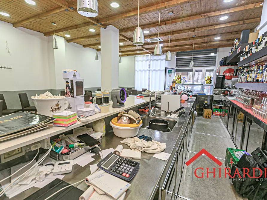 Immagine 16 di Locale commerciale in vendita  in VIA SALUCCI 13-15R a Genova