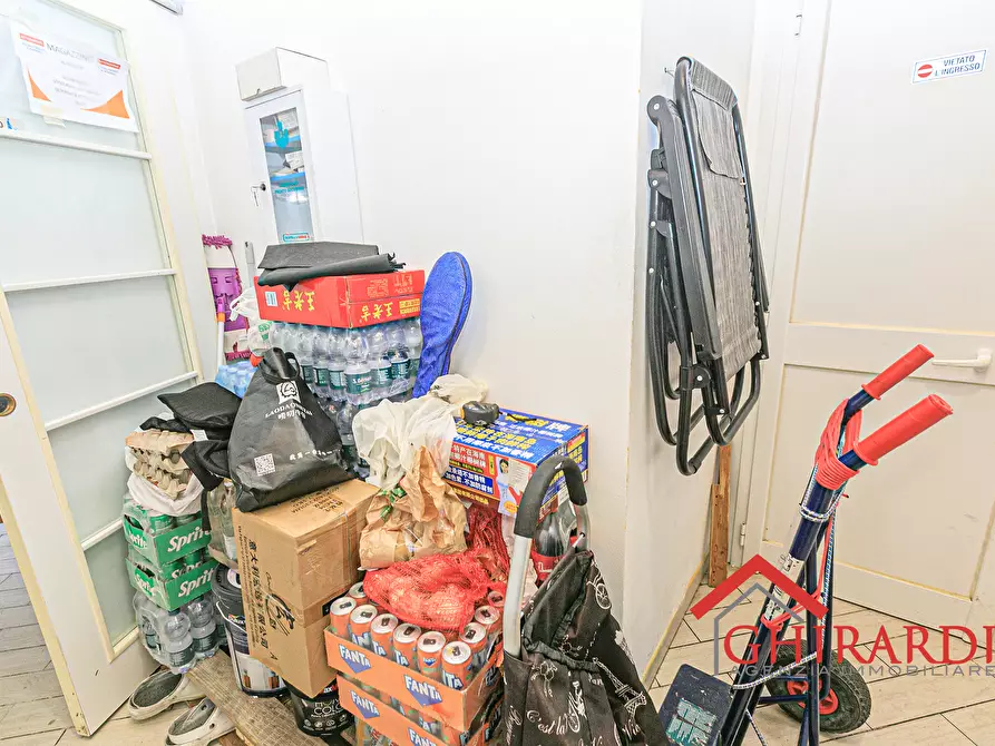 Immagine 23 di Locale commerciale in vendita  in VIA SALUCCI 13-15R a Genova