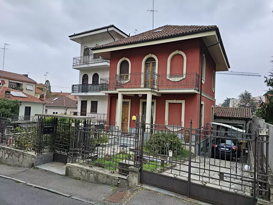 Immagine 1 di Villa in vendita  in Via Antonio Canova 27 a Asti
