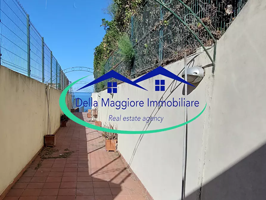 Immagine 39 di Villa in vendita  a Livorno