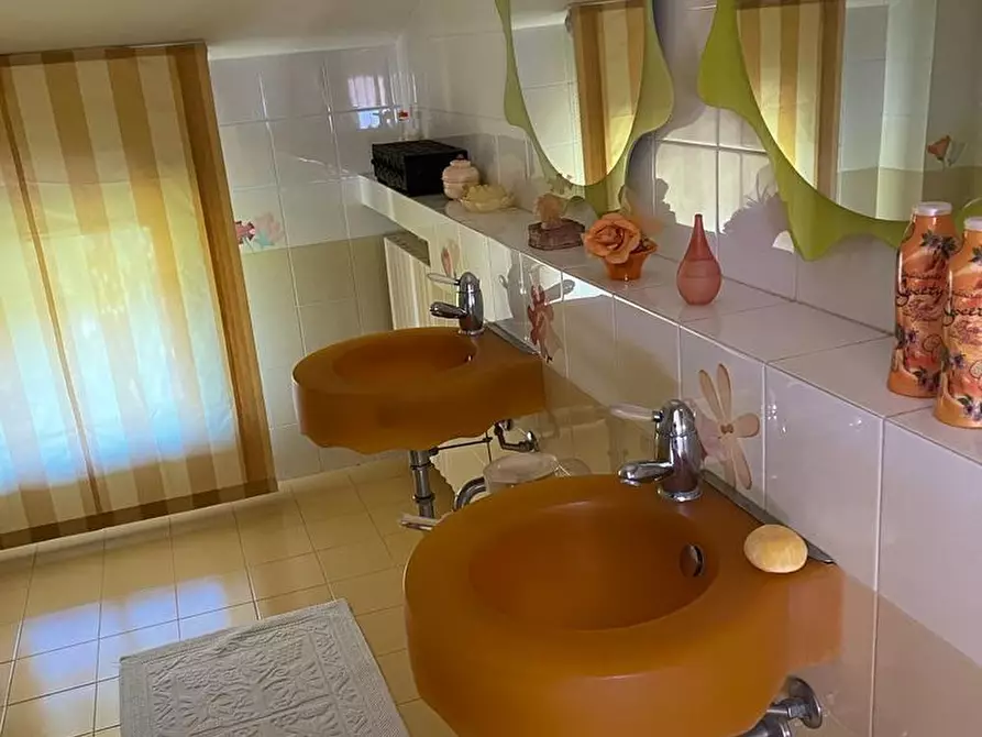 Immagine 13 di Villa in vendita  a Livorno