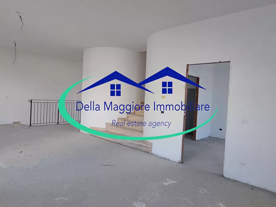 Immagine 1 di Villetta a schiera in vendita  a Livorno